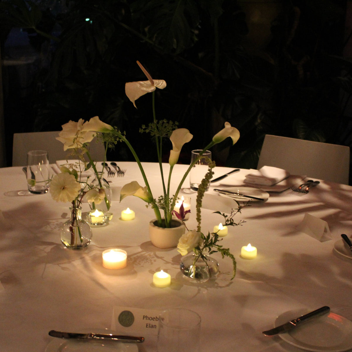 Bud Vase Arrangement (À La Carte)